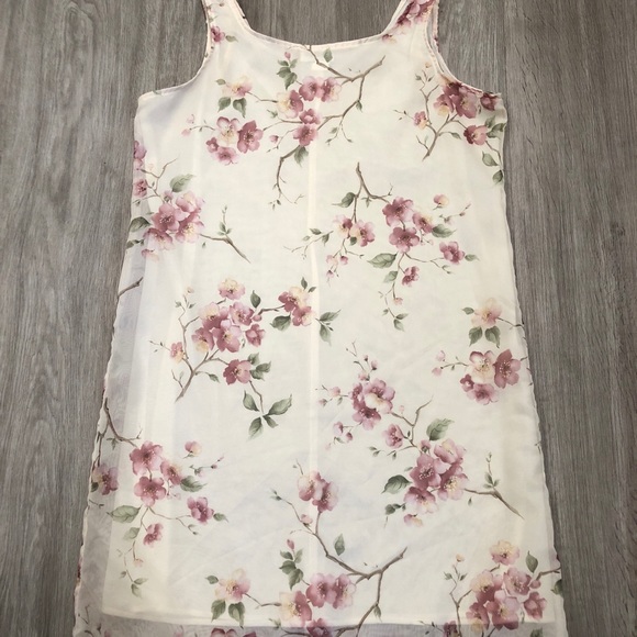 Amanda Lane Dresses & Skirts - 🔴 Amanda Lane Floral Dress